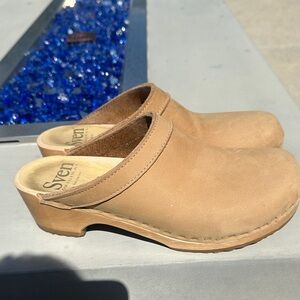 Sven Women's Nude color clogs